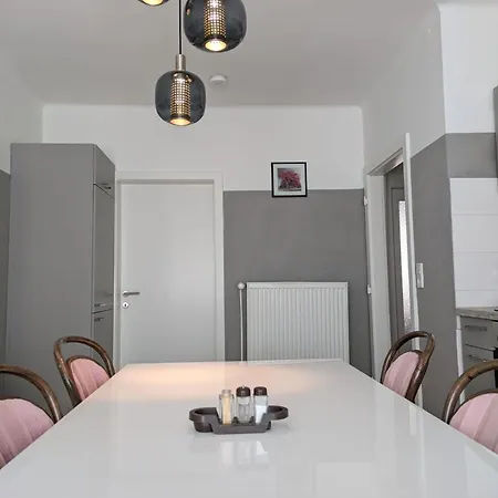 Apartment Apartment *