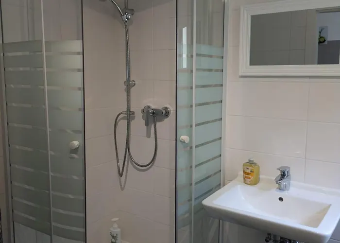 Apartment Apartment *